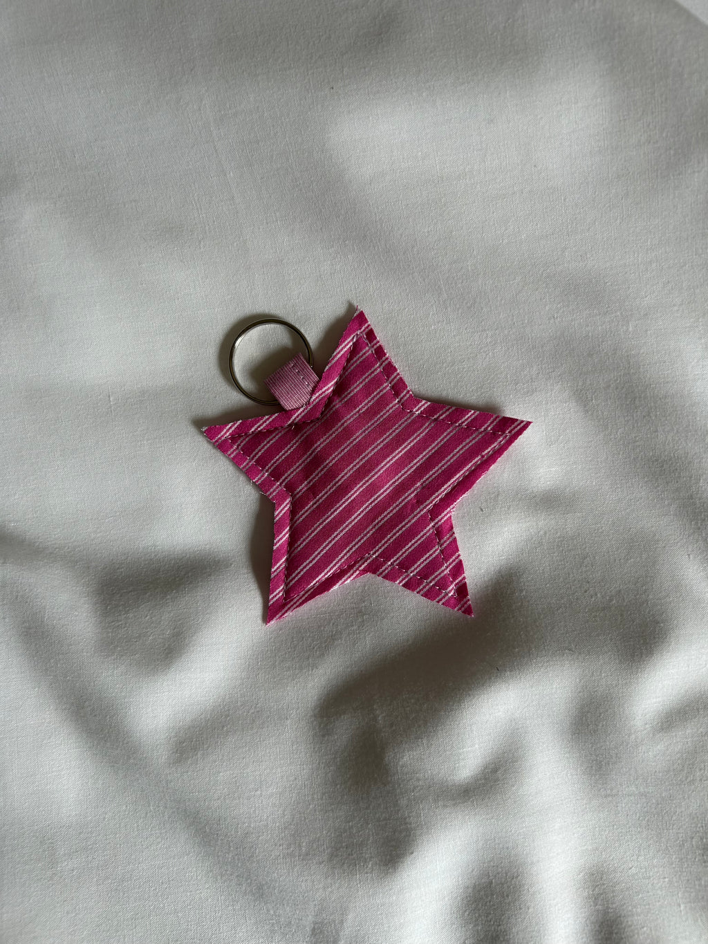Pink and white striped star keyring