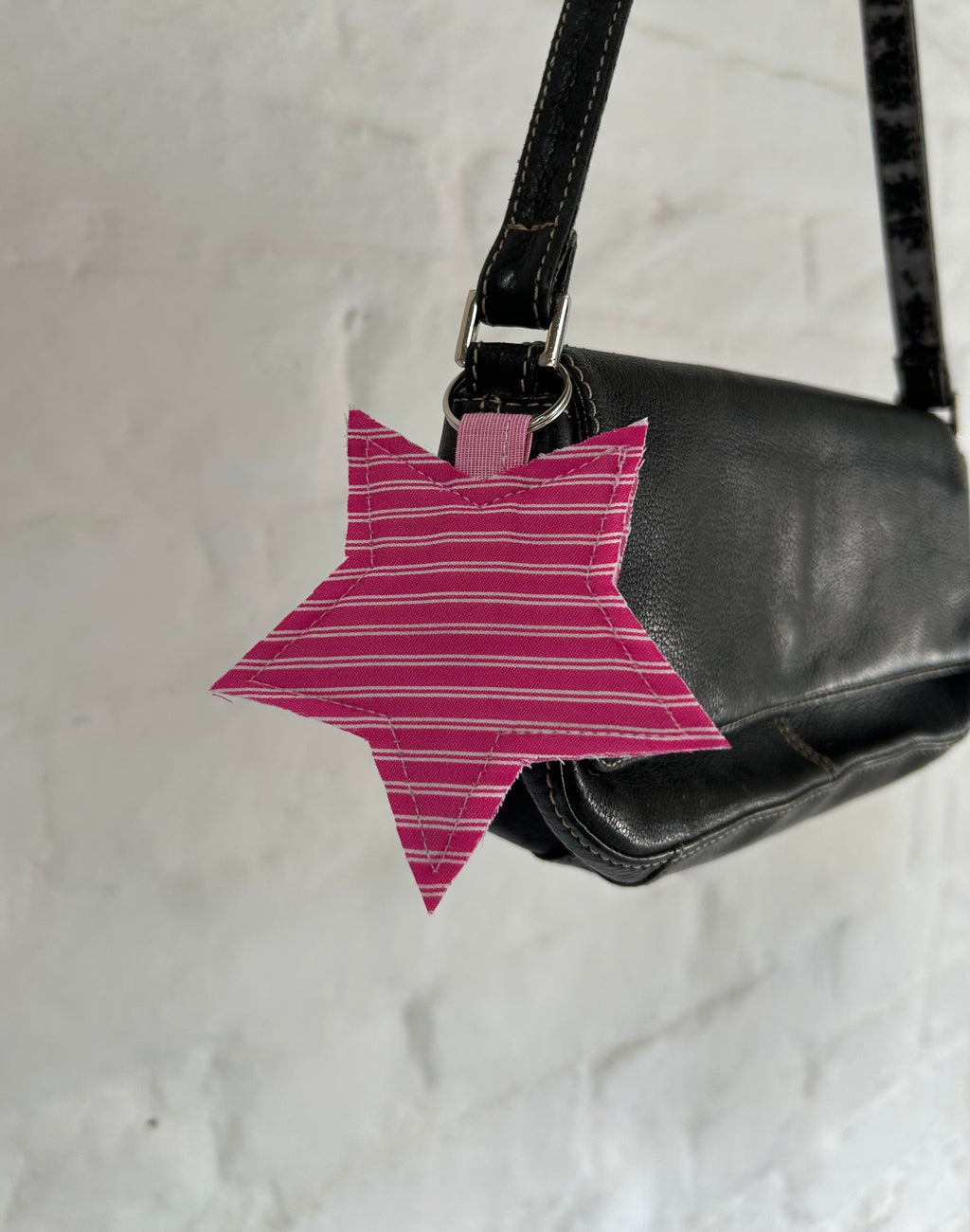 Pink and white striped star keyring