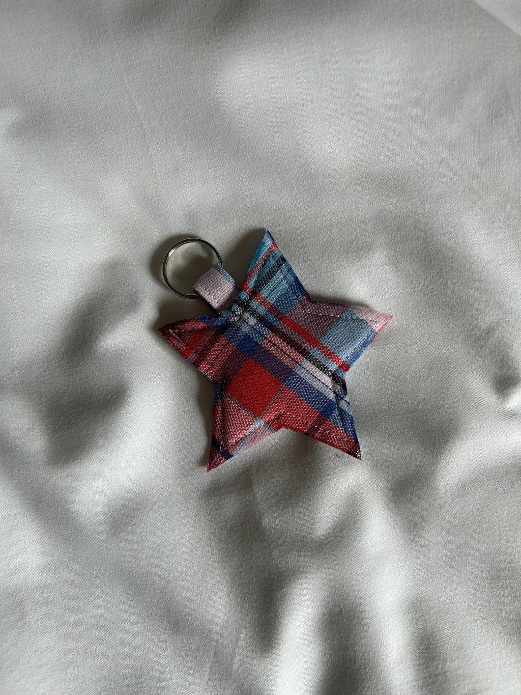 Pink, red and blue star keyring