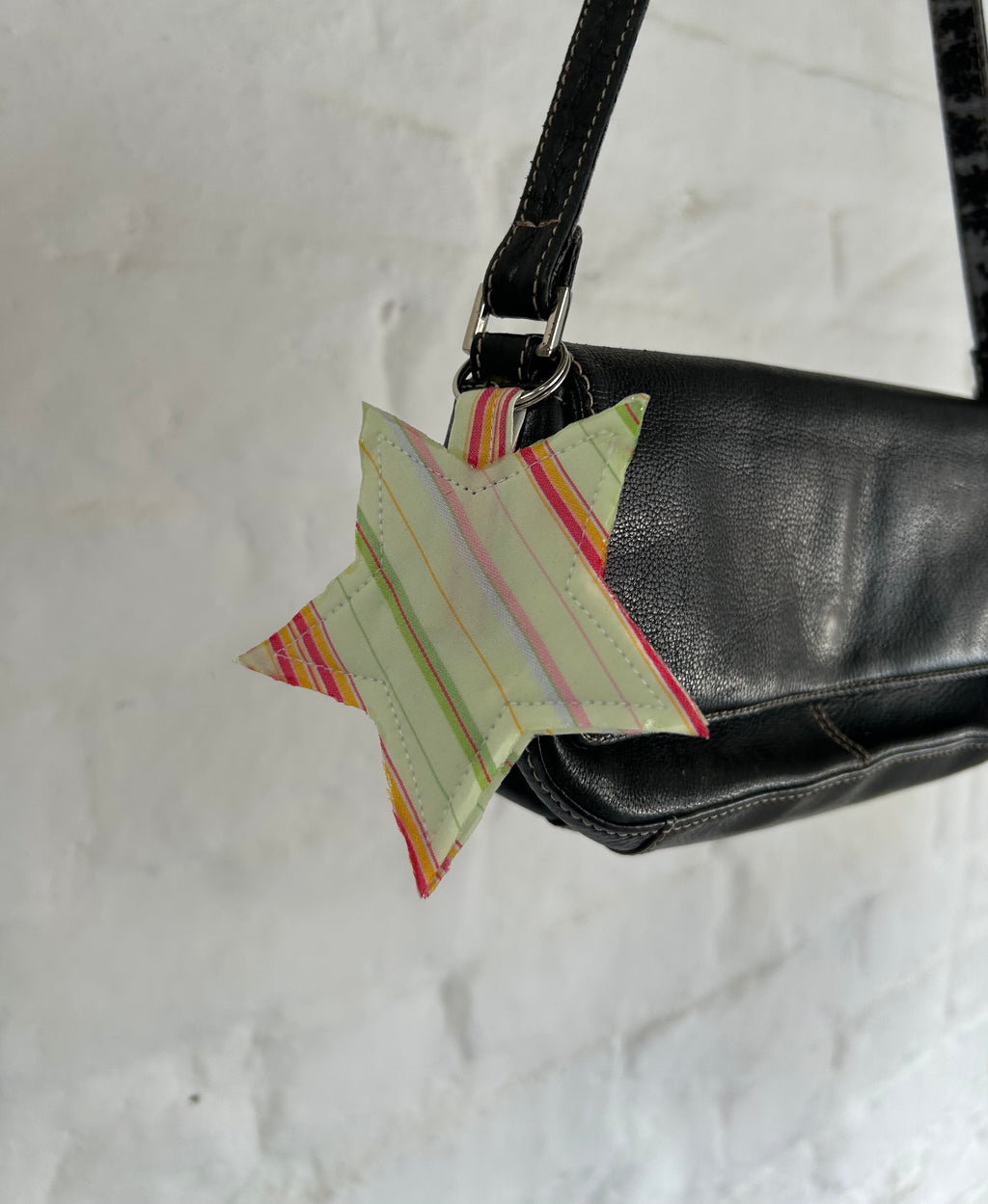 Green striped star keyring