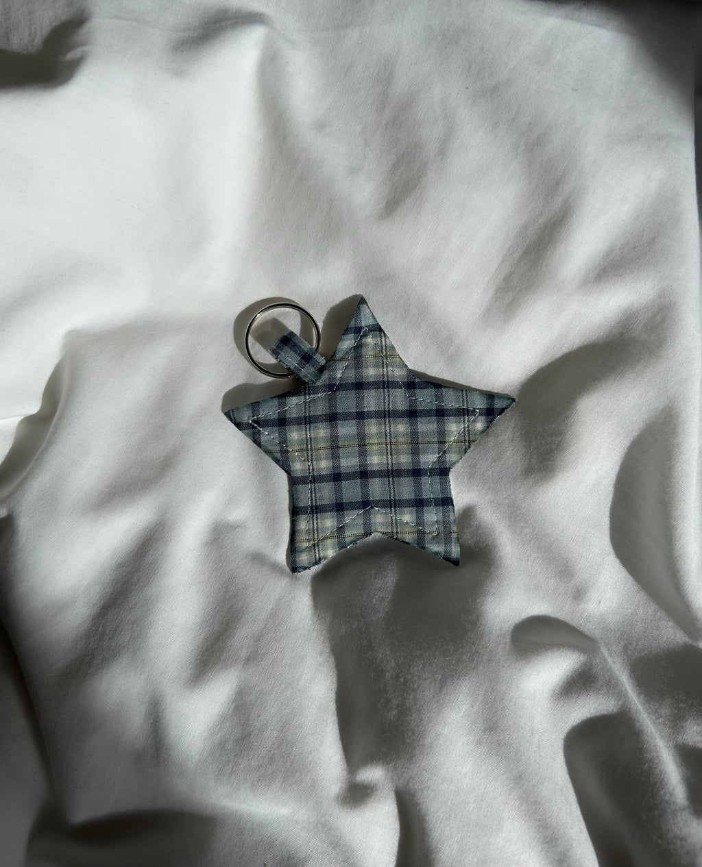 Green and blue star keyring