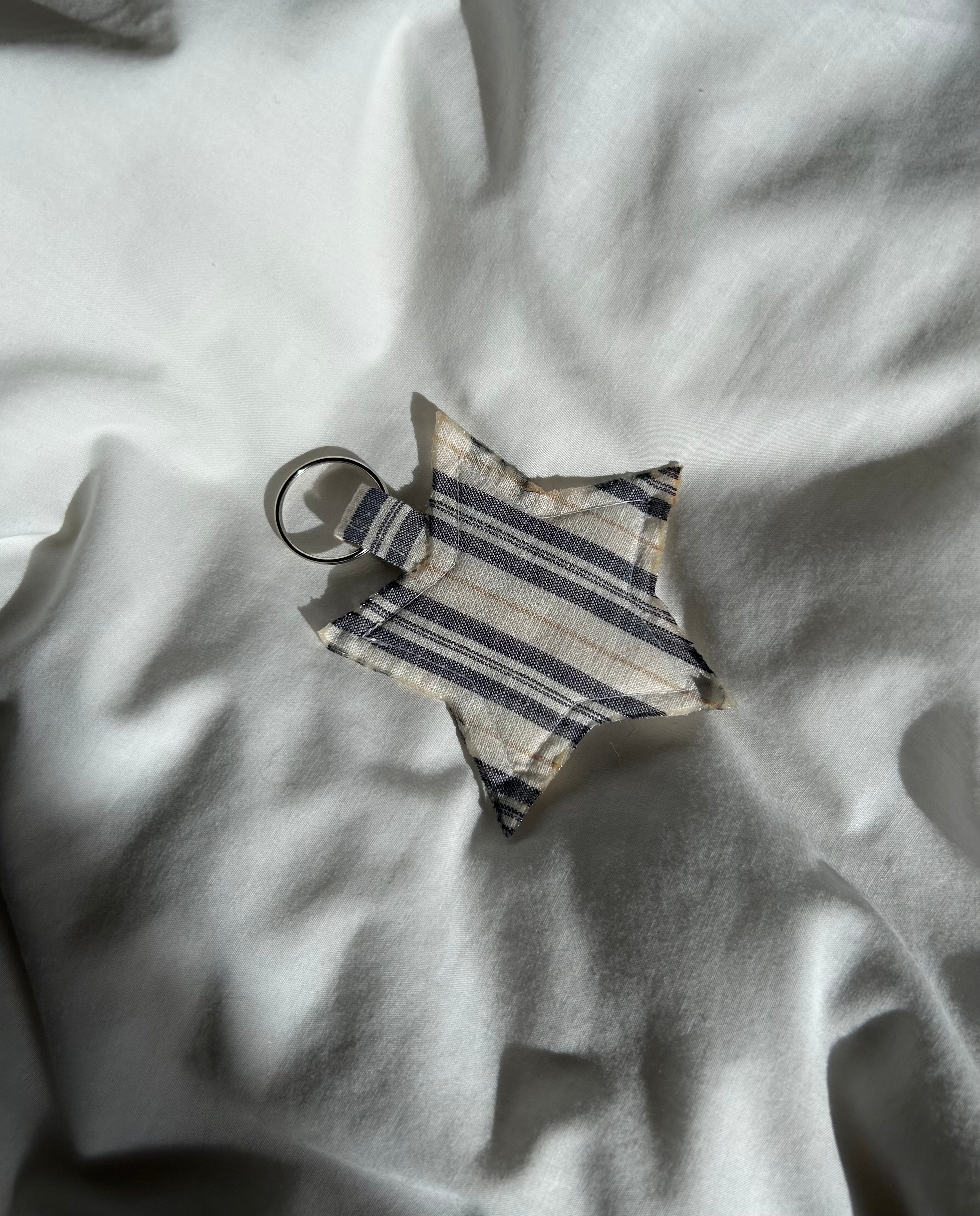 Blue and white star keyring