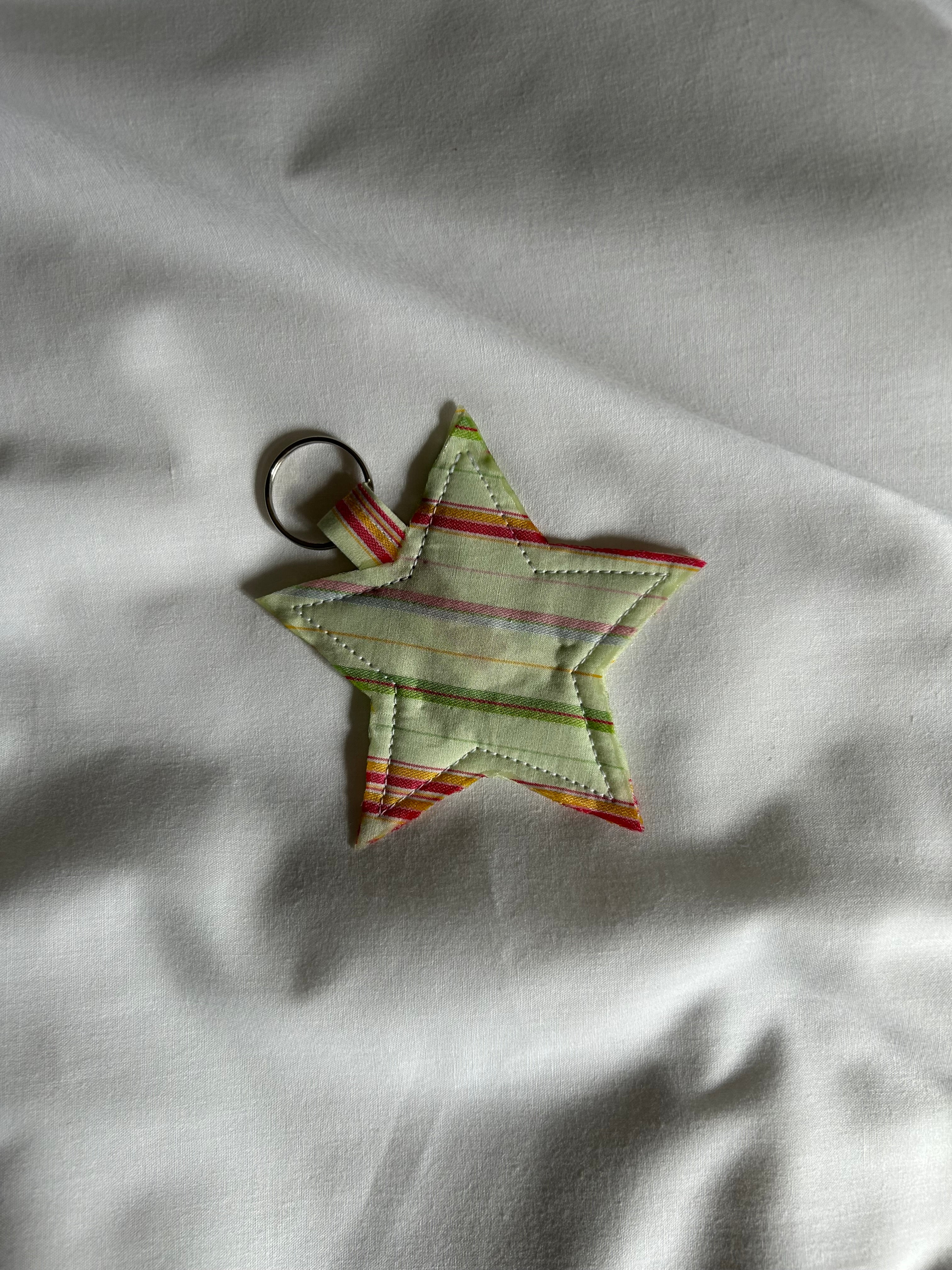 Green striped star keyring