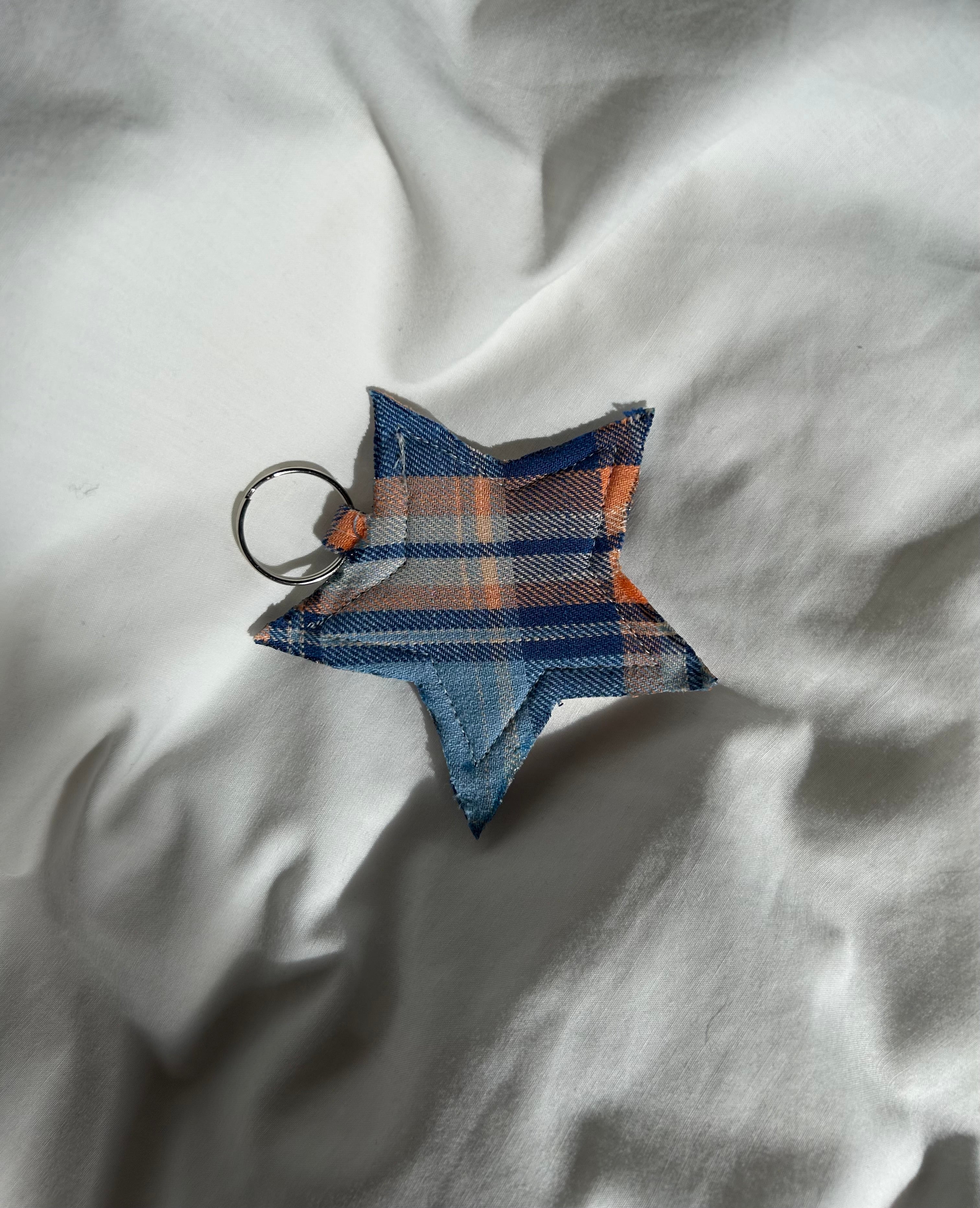 Orange and blue star keyring