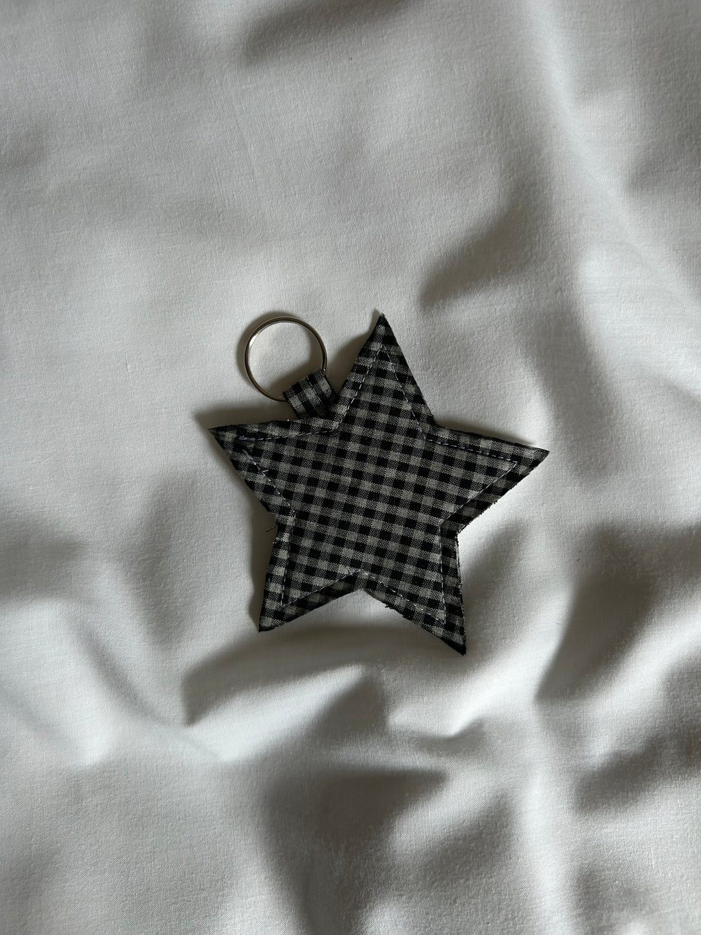 Black and white checkered star keyring