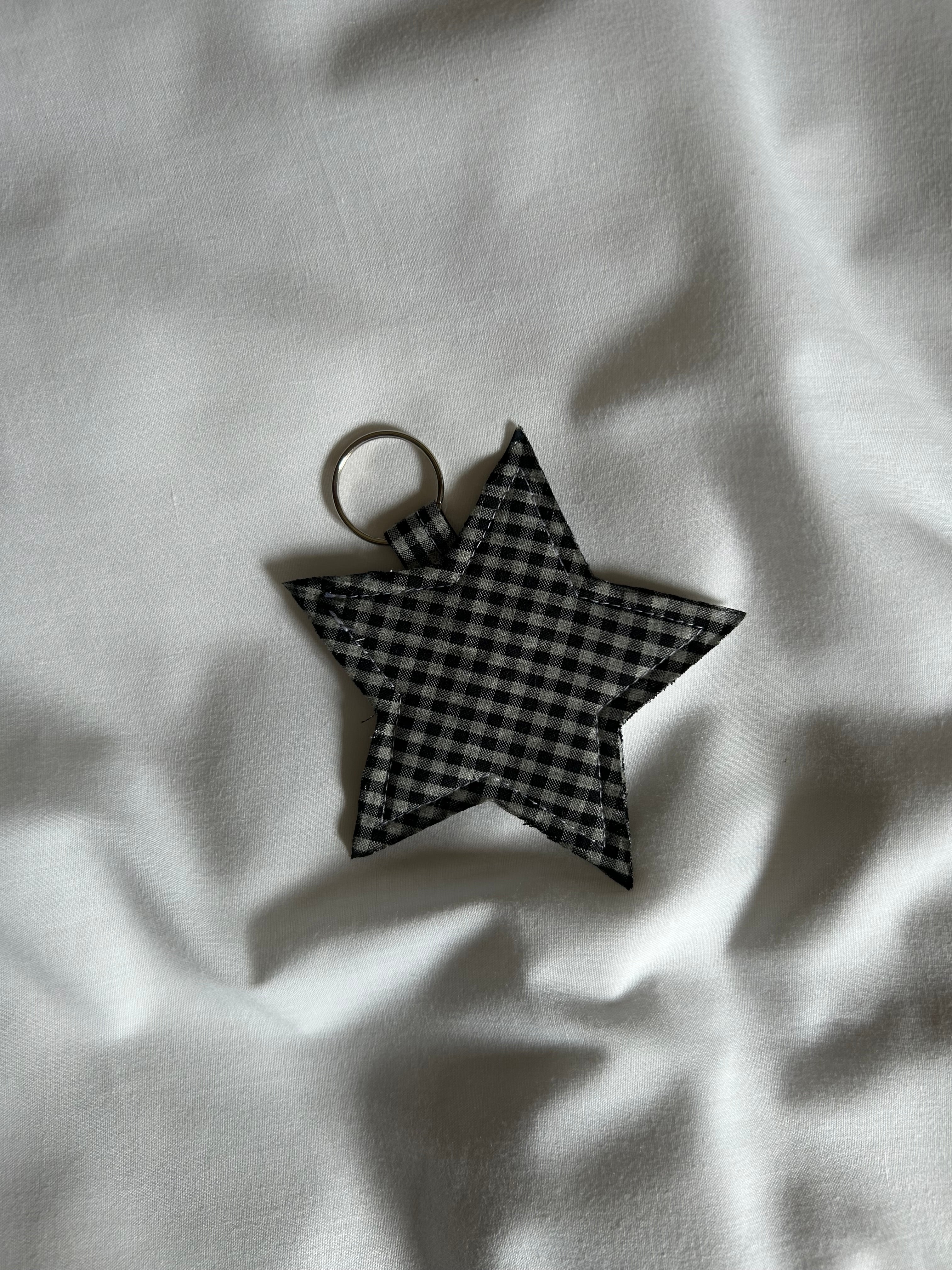 Black and white checkered star keyring