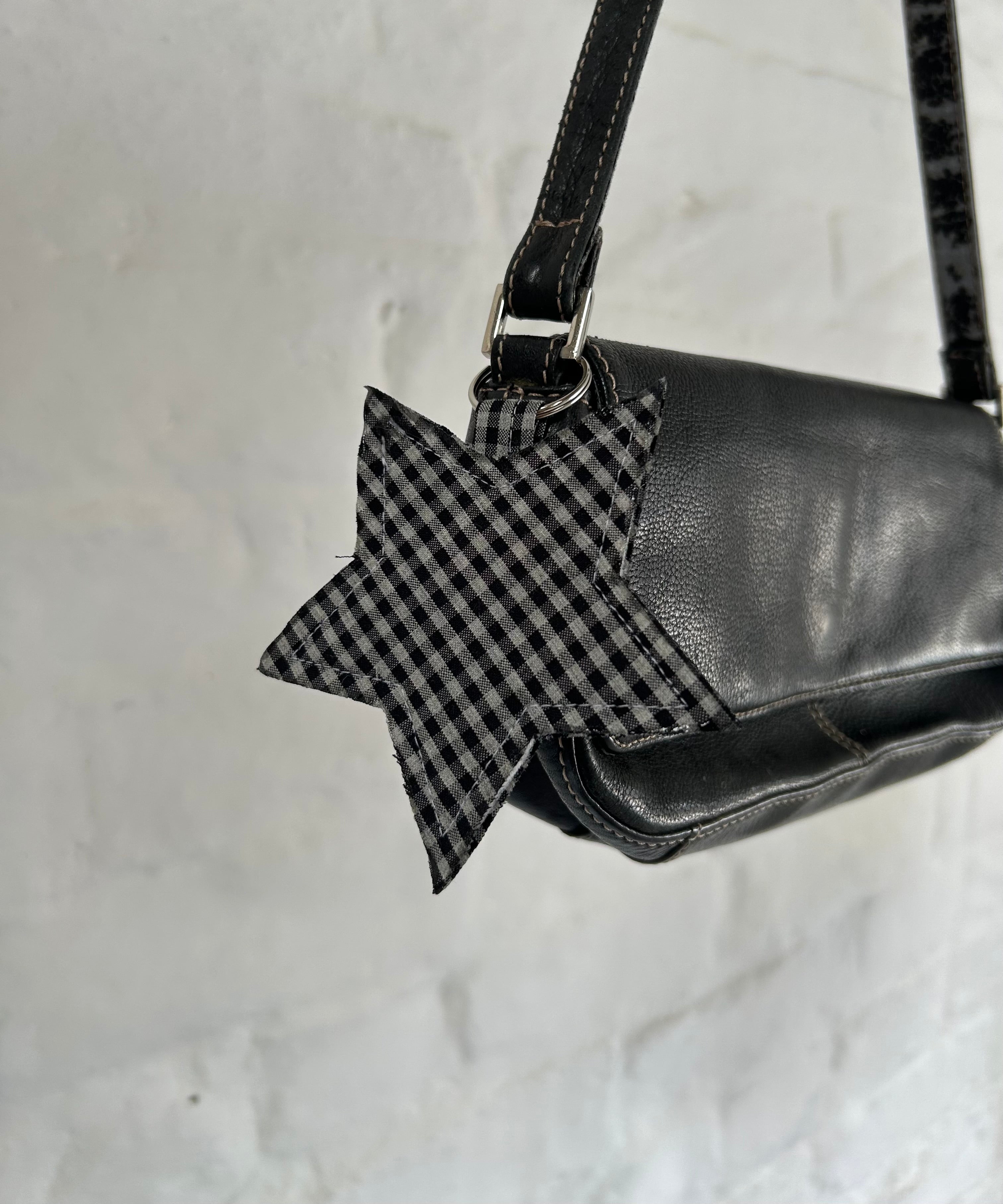Black and white checkered star keyring