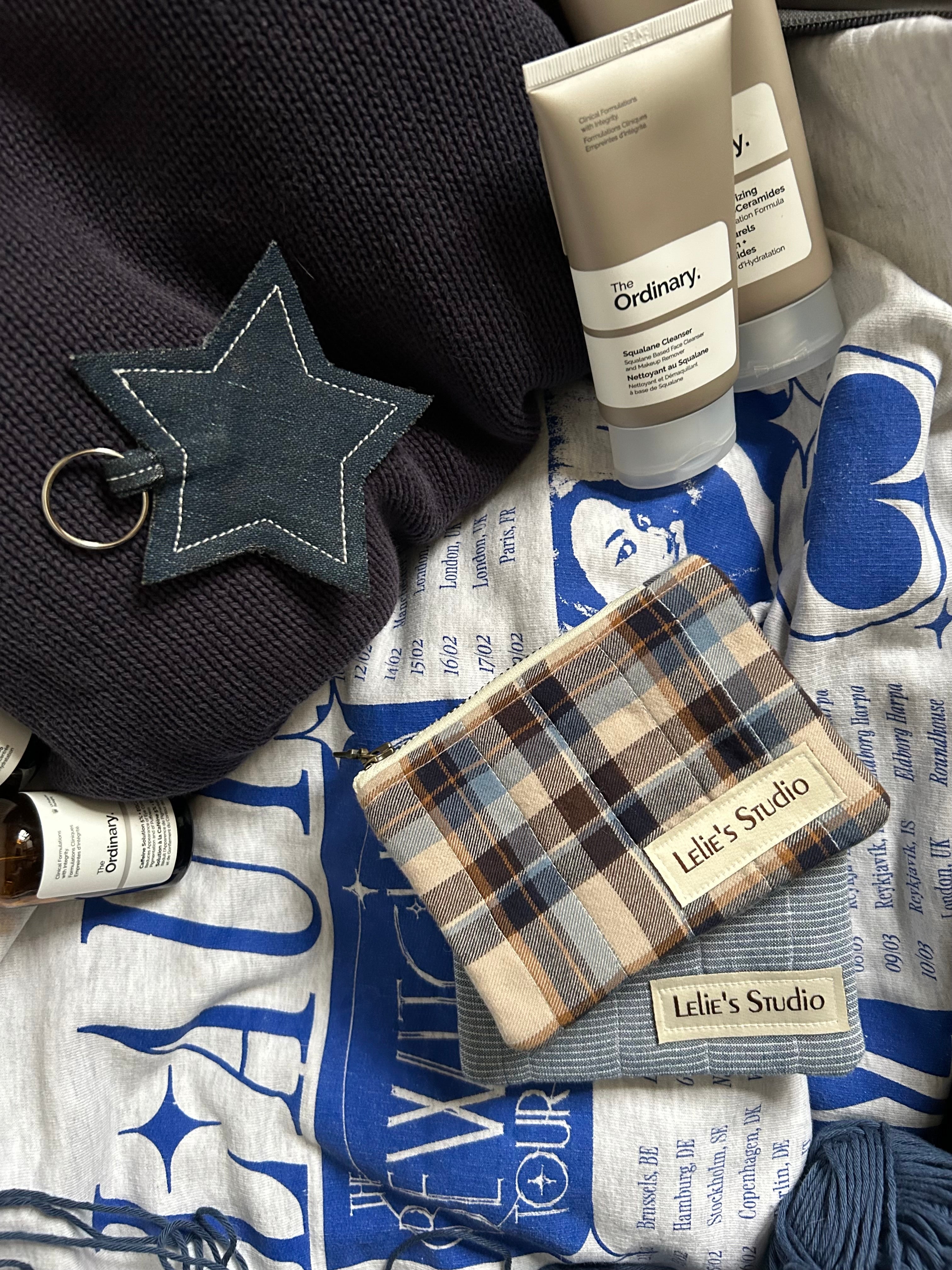Dark denim star keyring