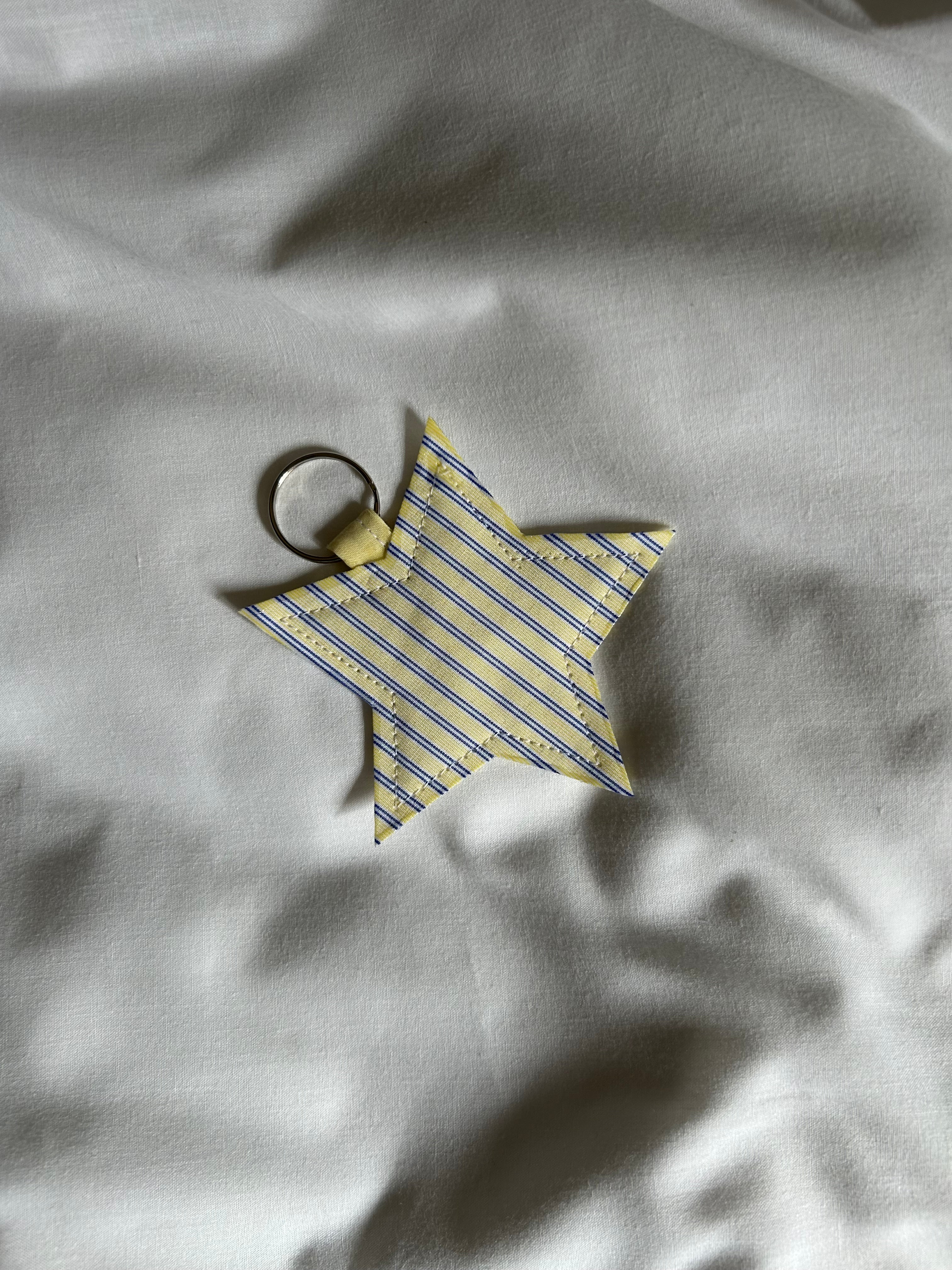 Yellow and blue striped star keyring