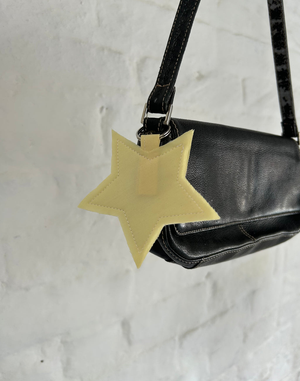 Plain yellow star keyring